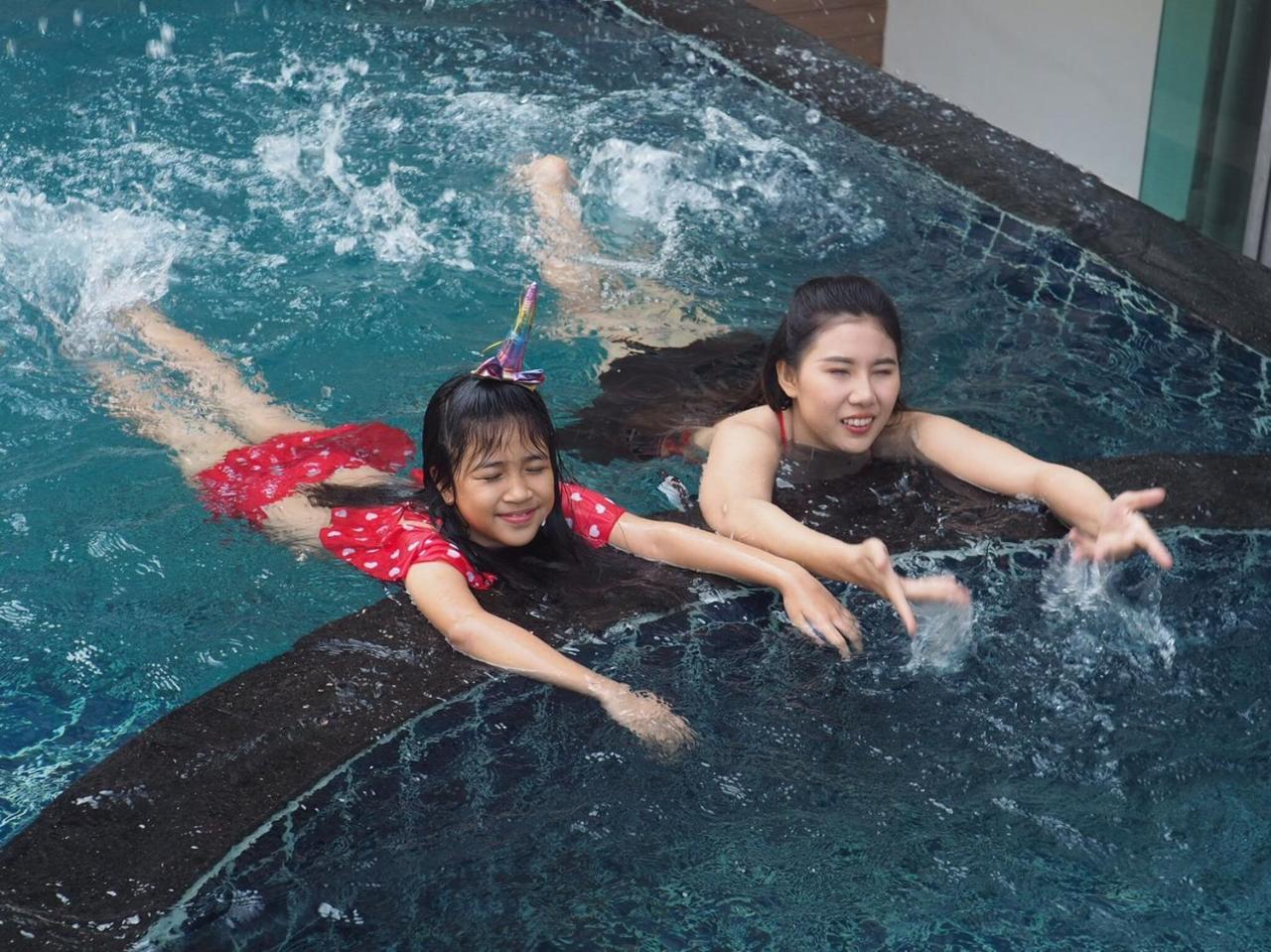Sonrisa Srirachaที่พักติดทะเล 3* Si Racha