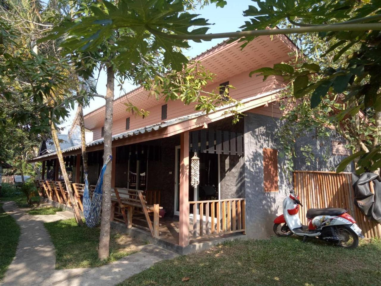 Family Hut Resort *