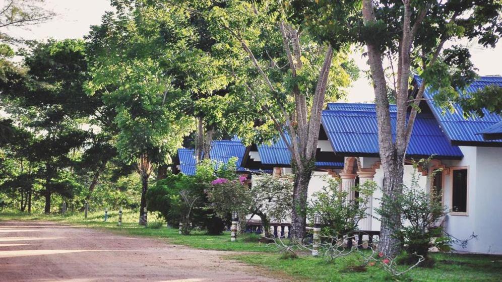 Thai Muang Inn *