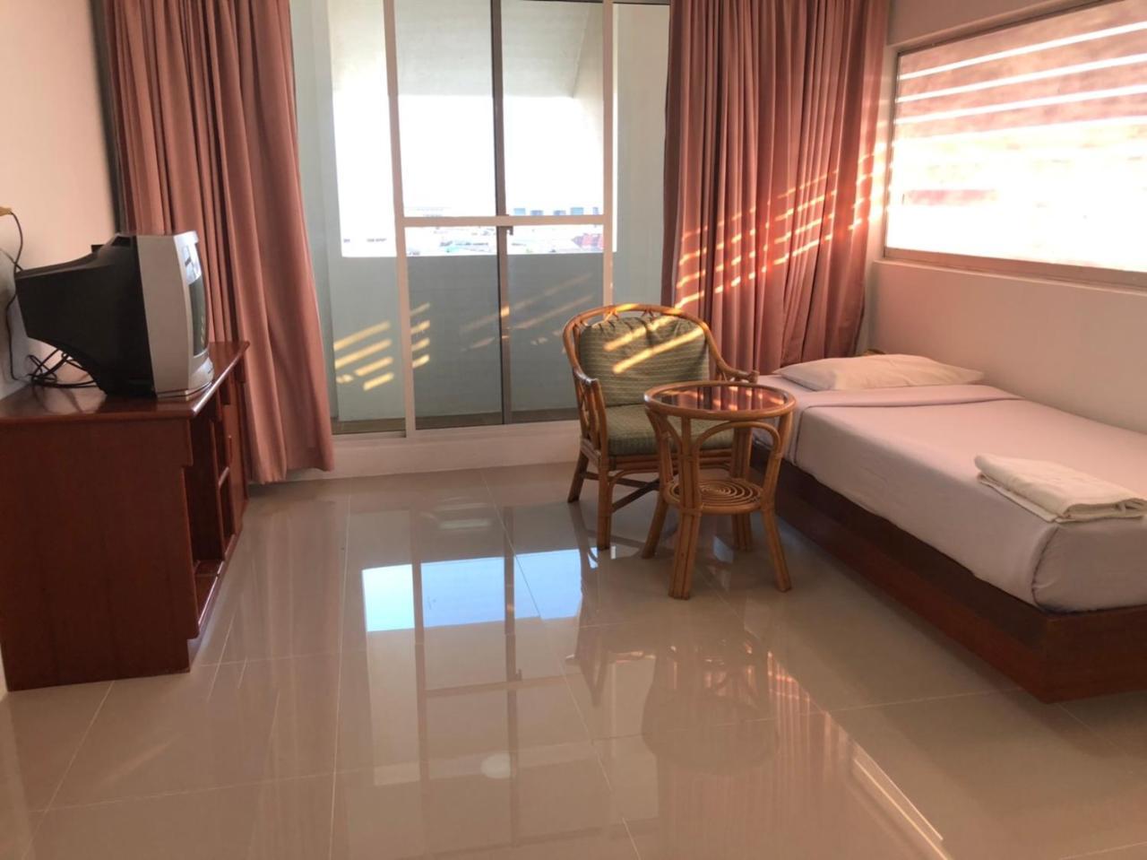 Paradorn Hotel 3*