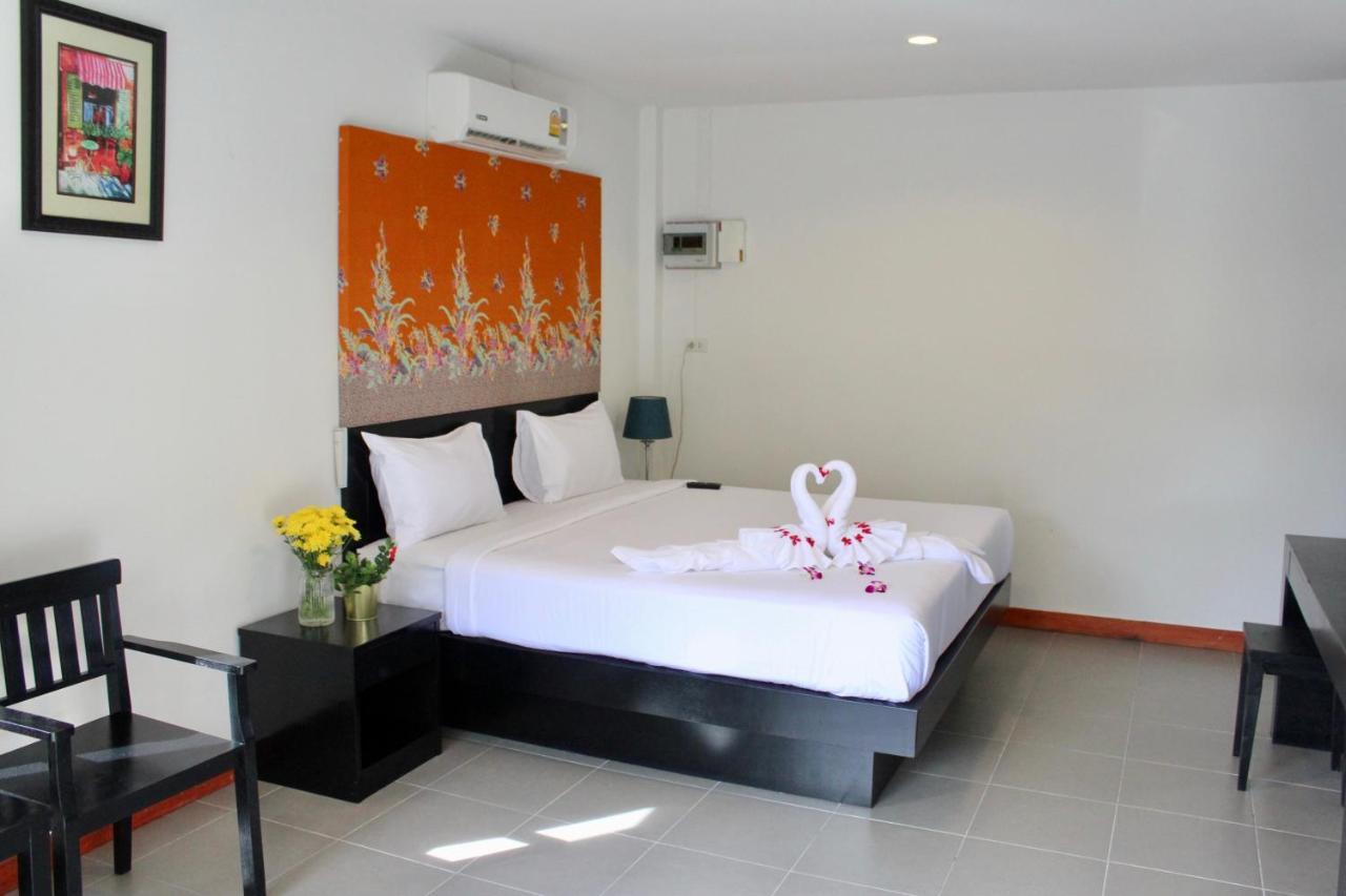 Resort Naiharn Retreat