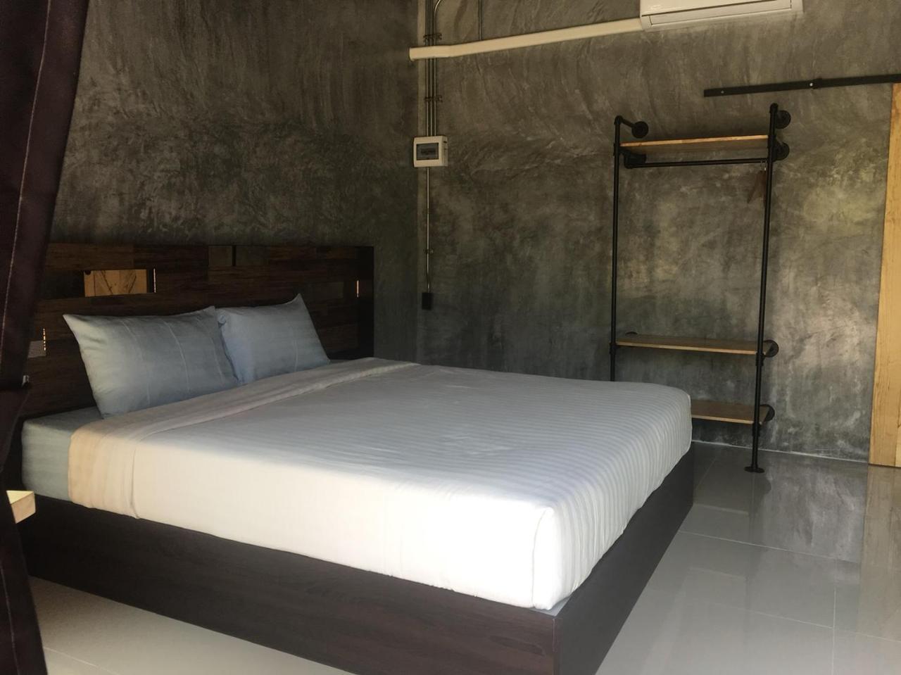 The Loft Buri Guest house Kabin Buri