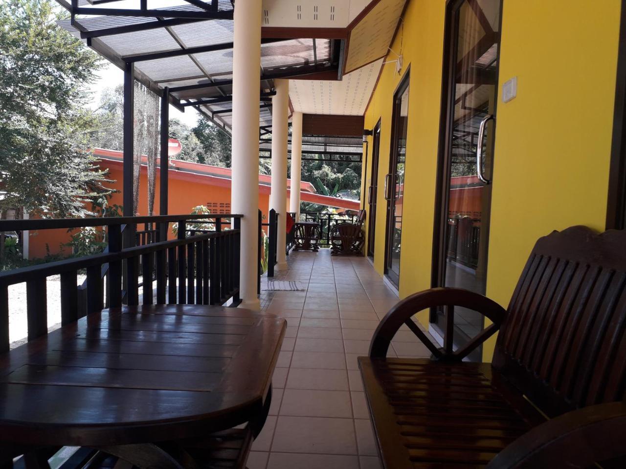 Lanta Lucky House Guest house