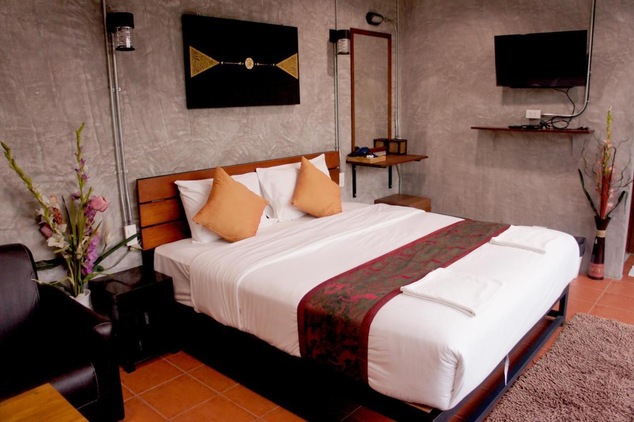 Albergue White Jail At *