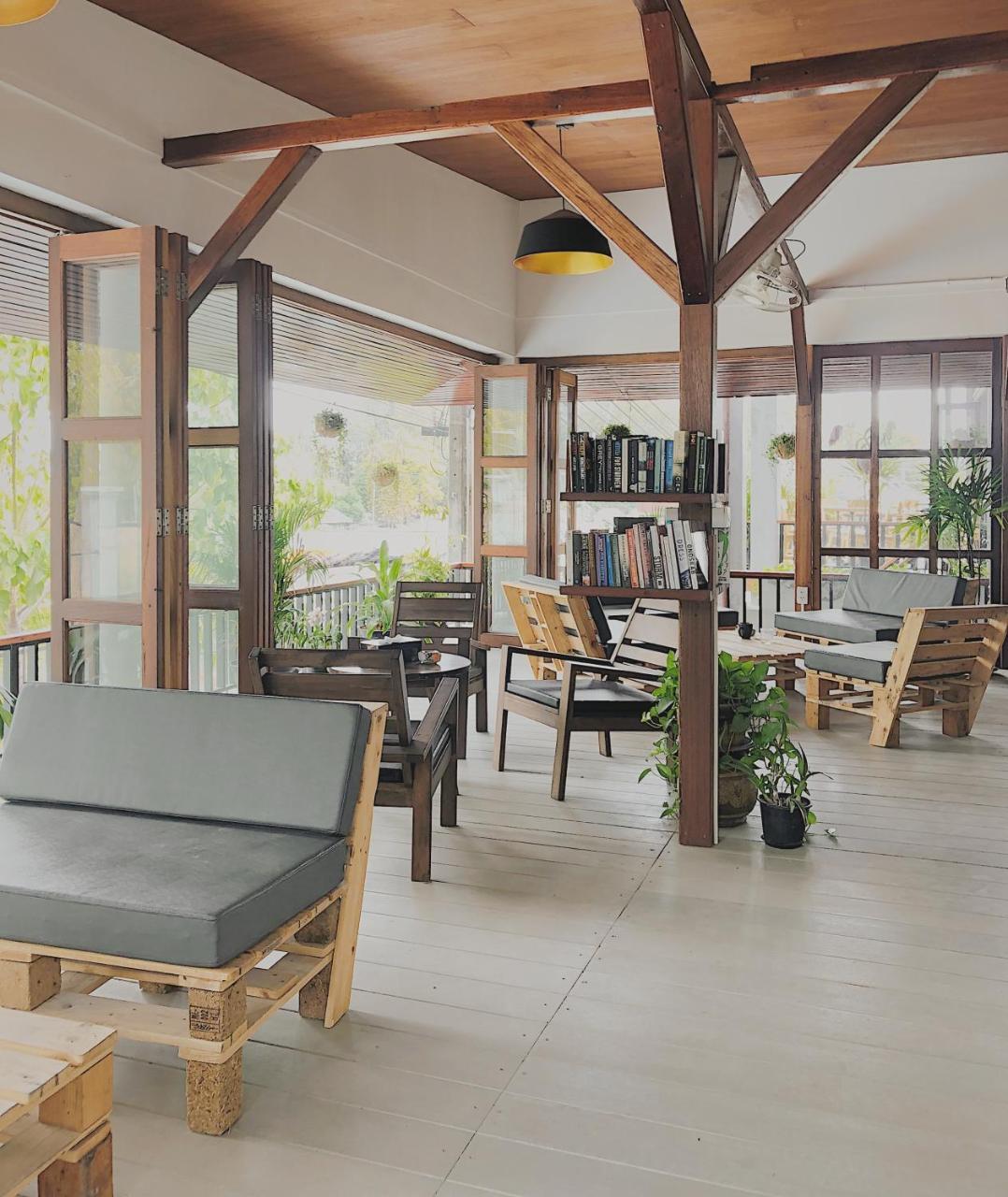 Hotel The Reef &