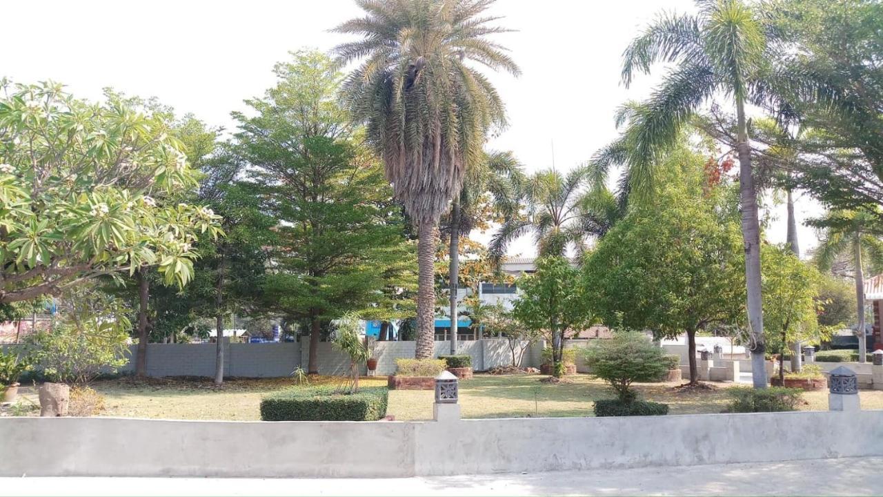 Economy hotel Ploy 2*