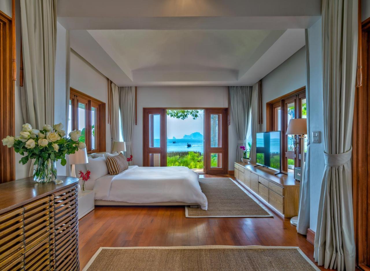 Resort Macaque And Languor Railay Beach