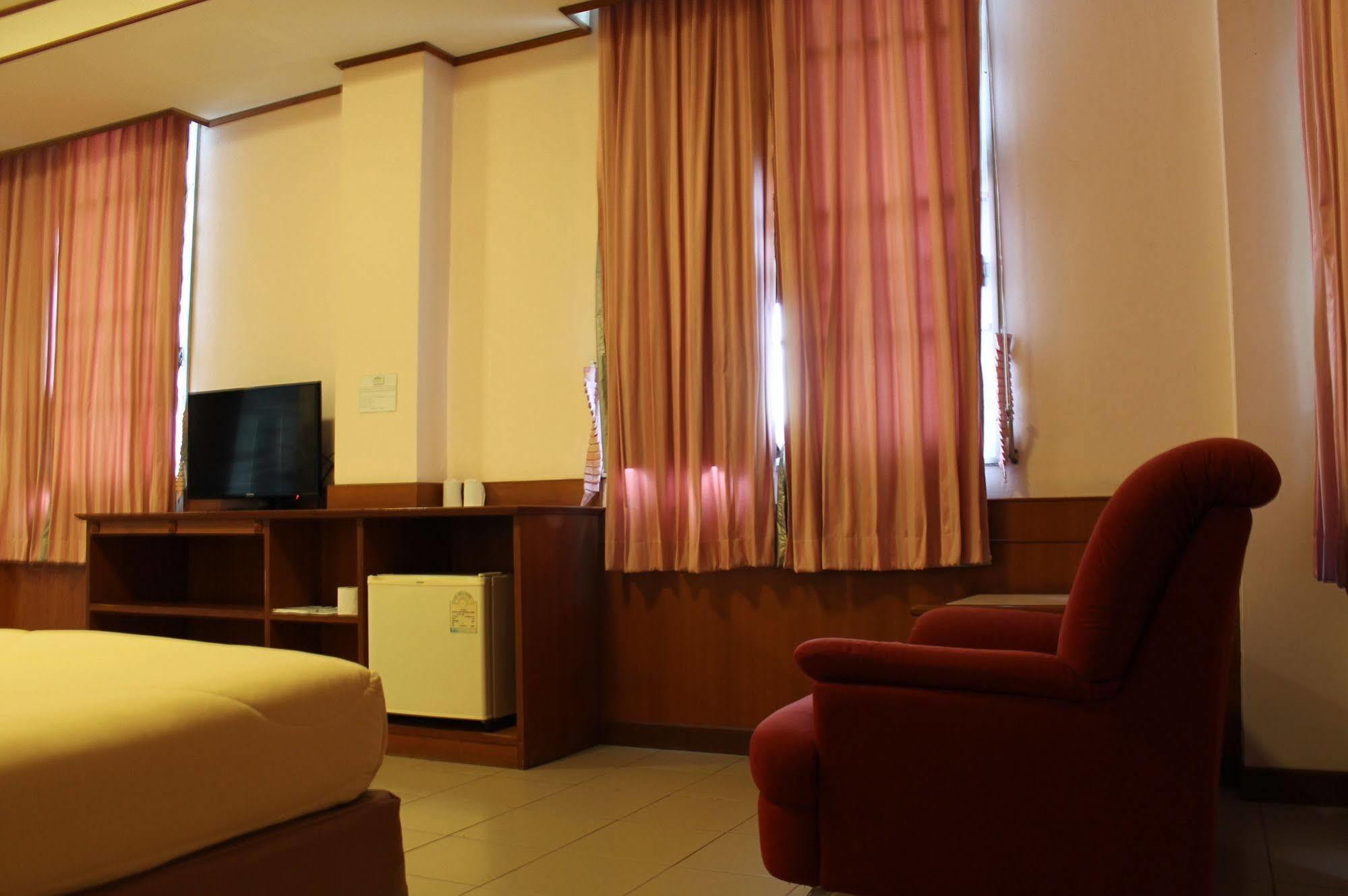 Rattana Park Hotel
