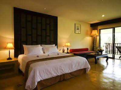 Takolaburi Cultural Resort 4*
