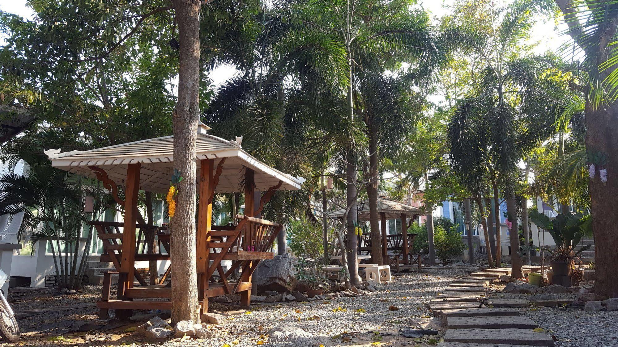 Resort Charlie's 2*