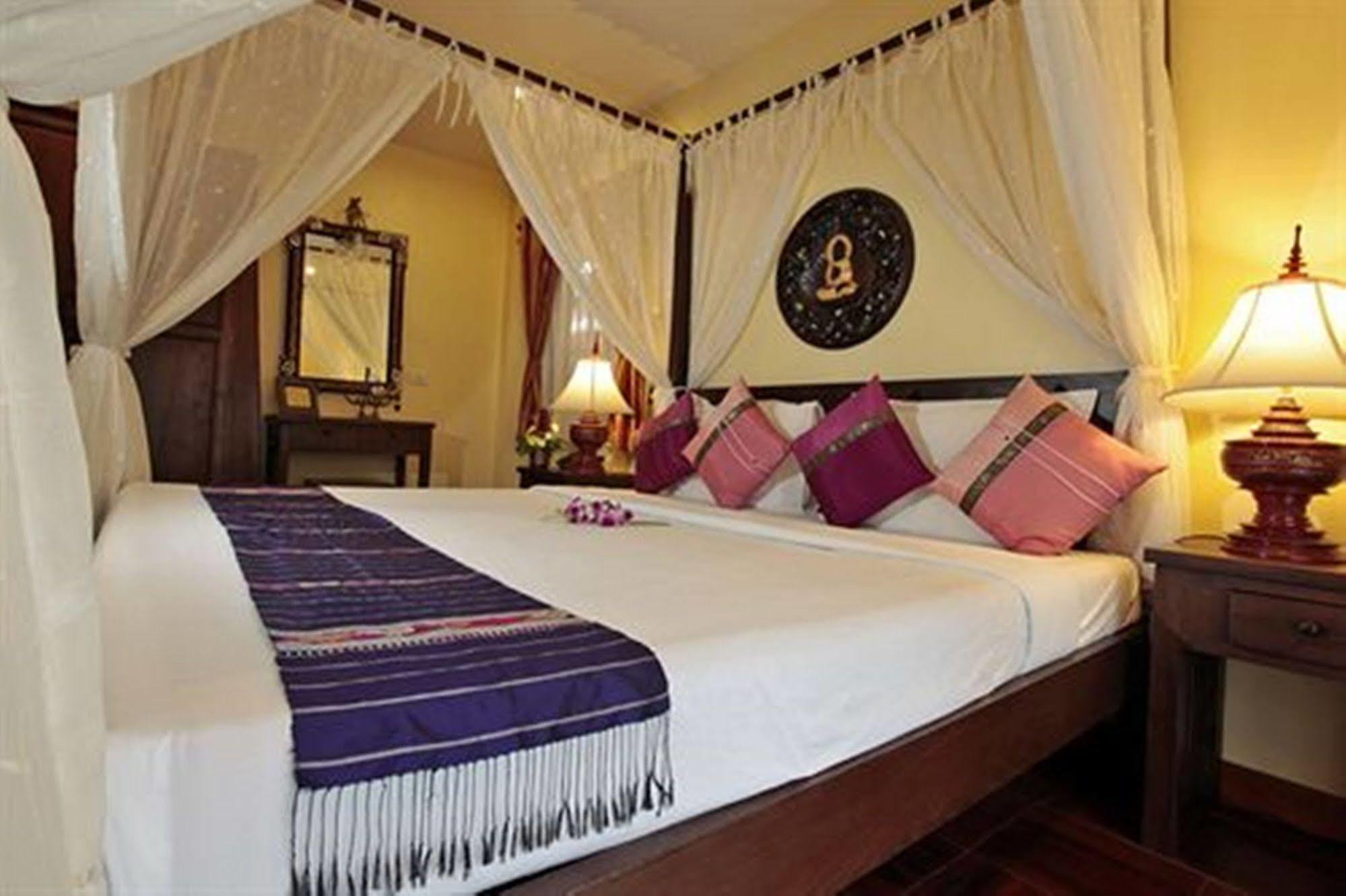 Coral Bangsaphan Resort 3*