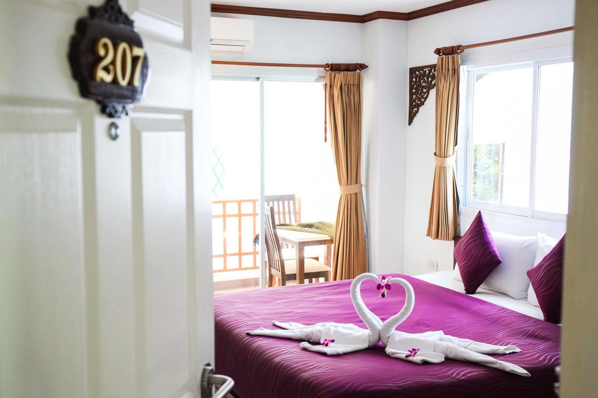 White - Sha Certified Hotel 2*
