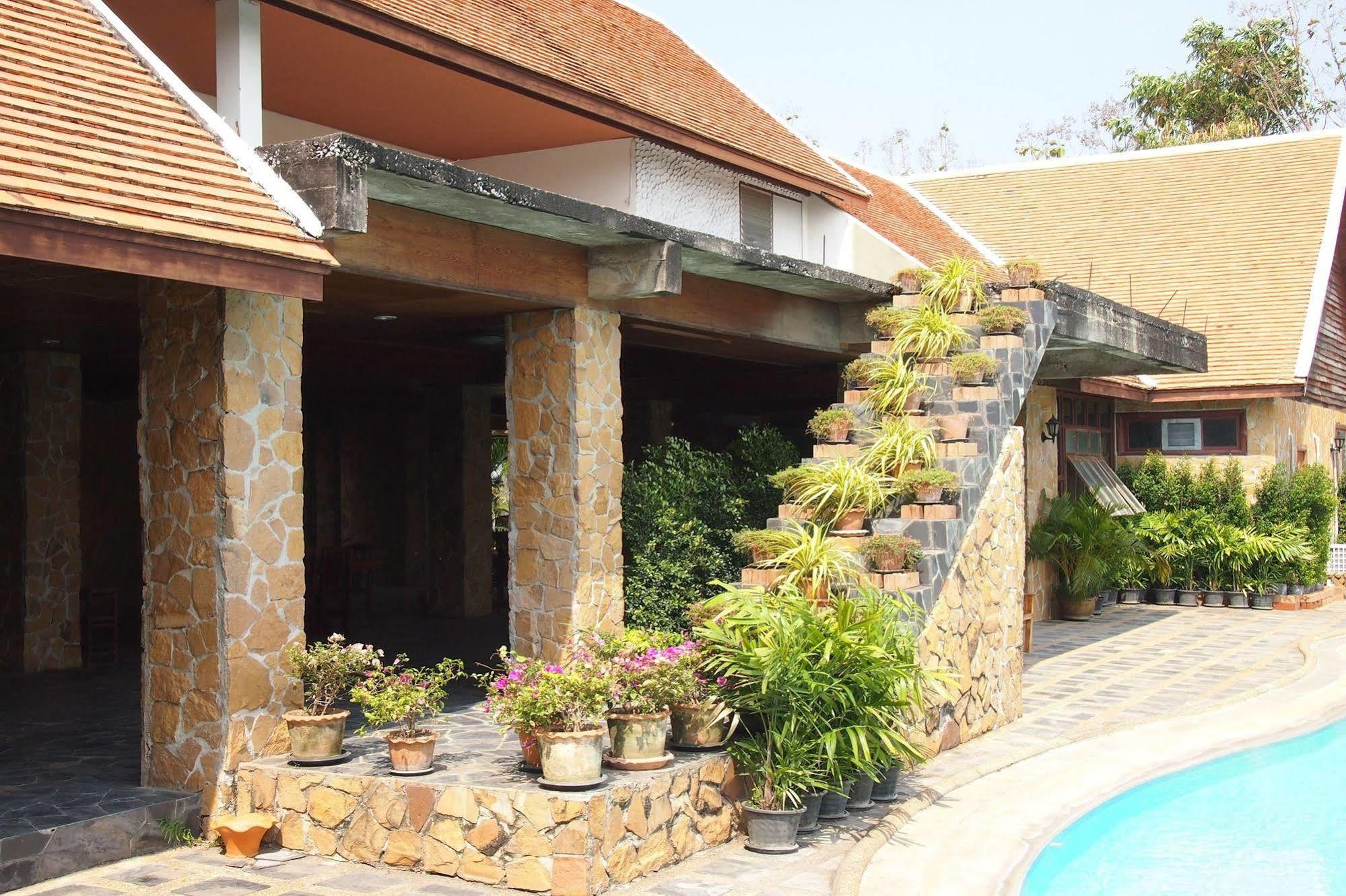 Khao Yai Country Hill 3*
