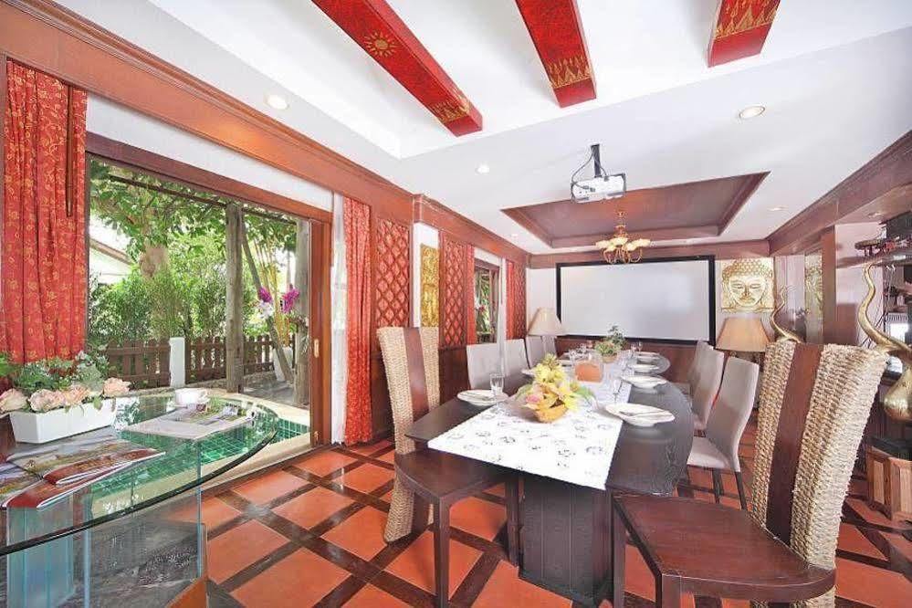 Baan Ruean Thai Villa *