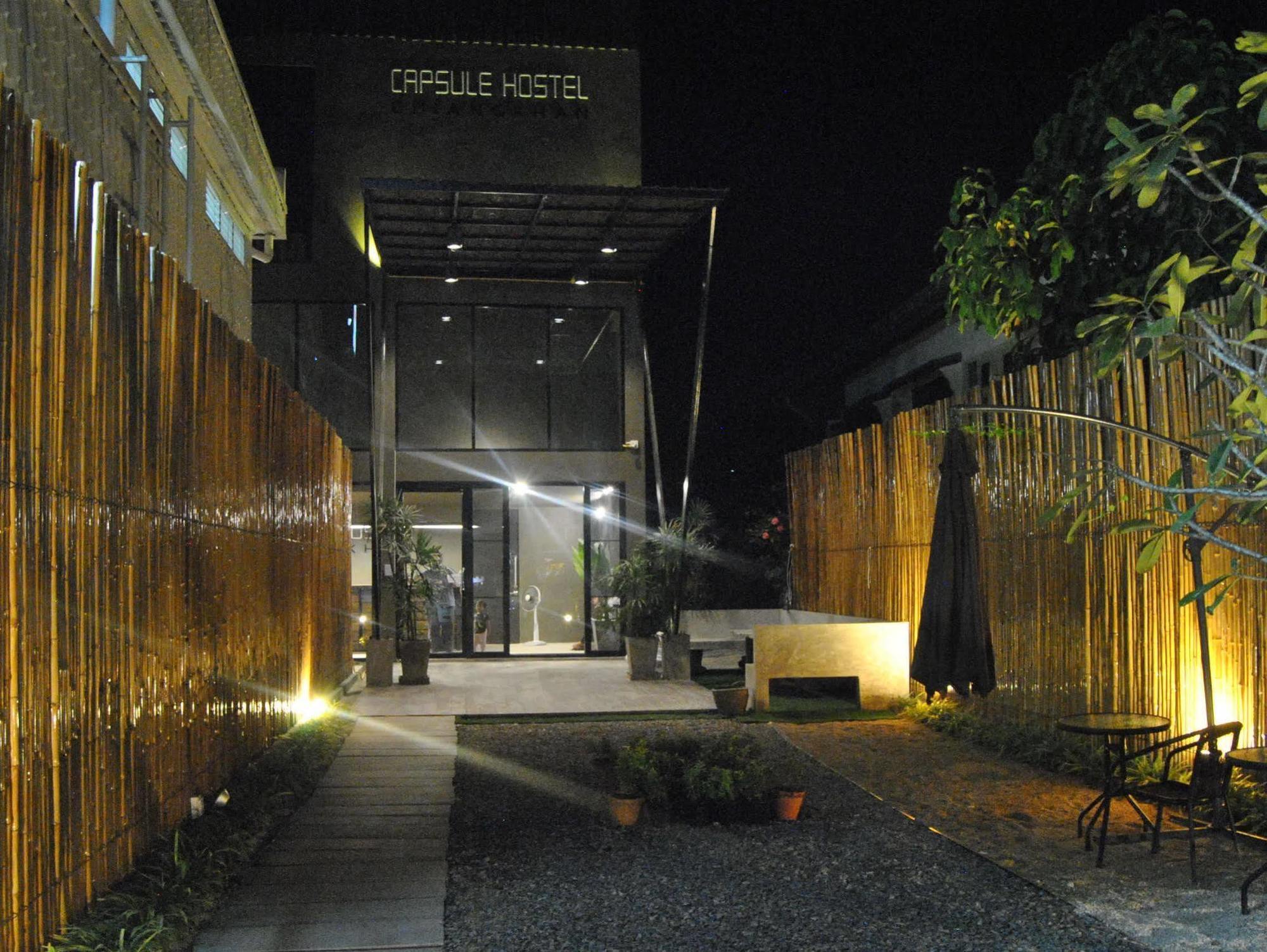 Capsule Chiangkhan Hostel *