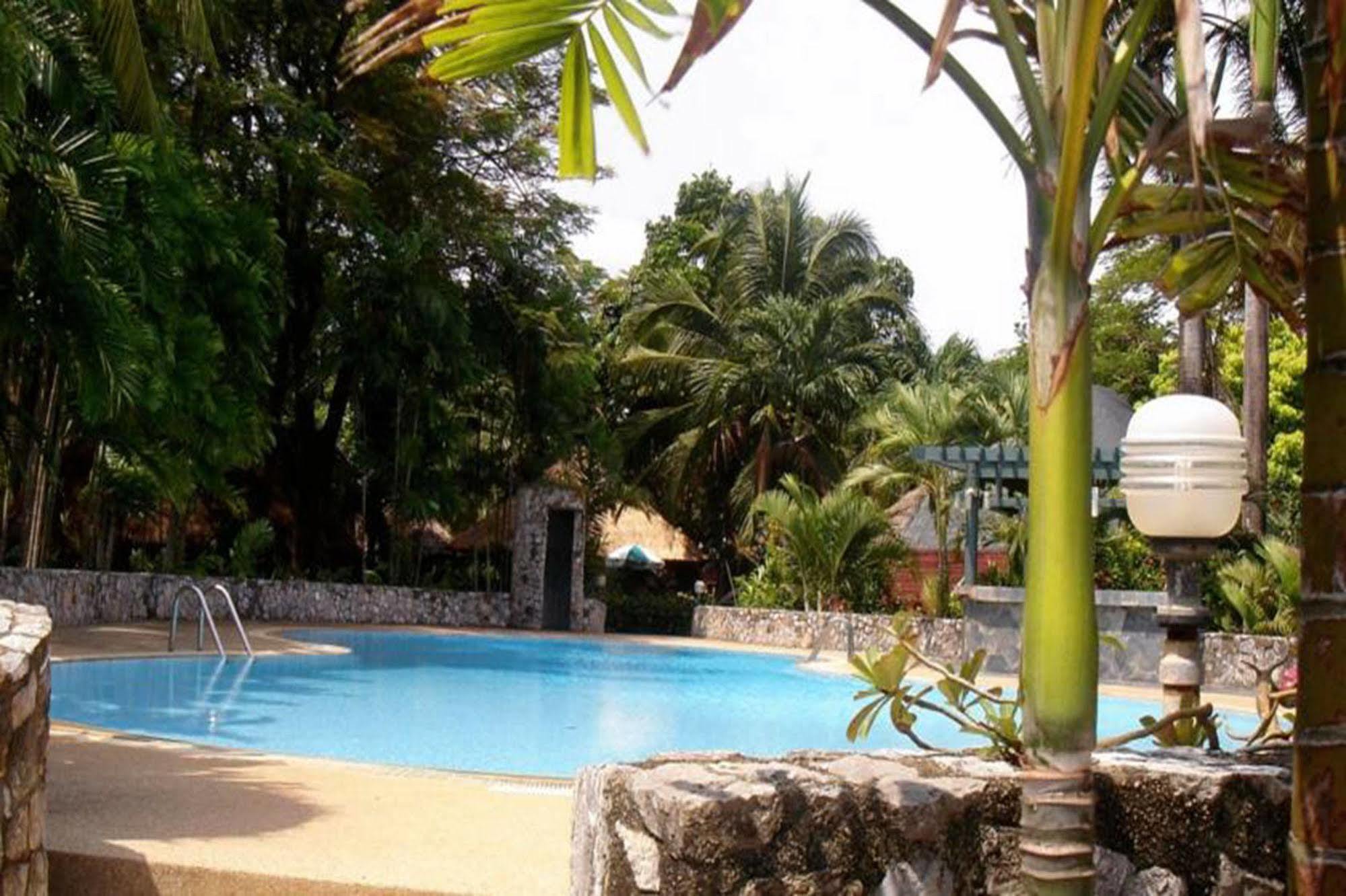 Bann Pae And Resort 3*