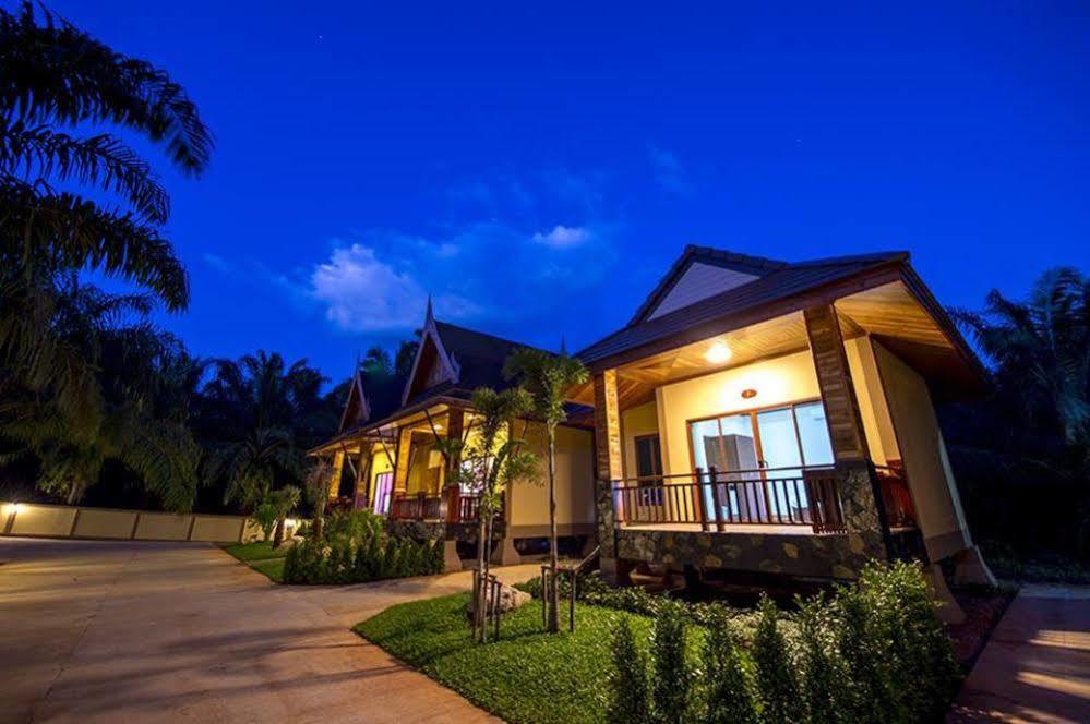 Dusit Phuphaya 4*