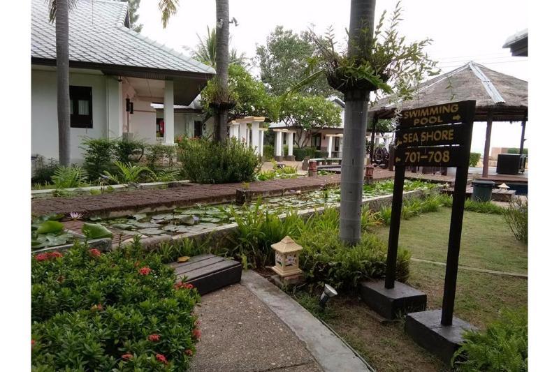 Golden Pine Resort Pran Buri