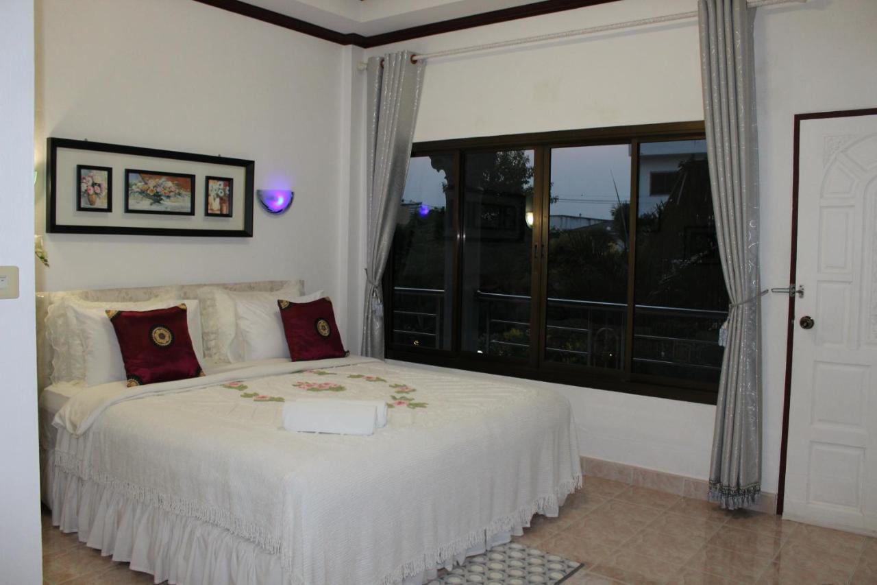 Resort White Elephant Surin