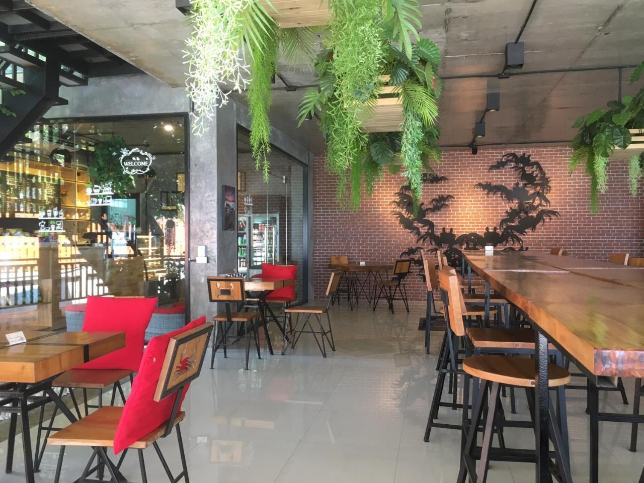 Hotel Maneetel Krabi Beachfront-sha