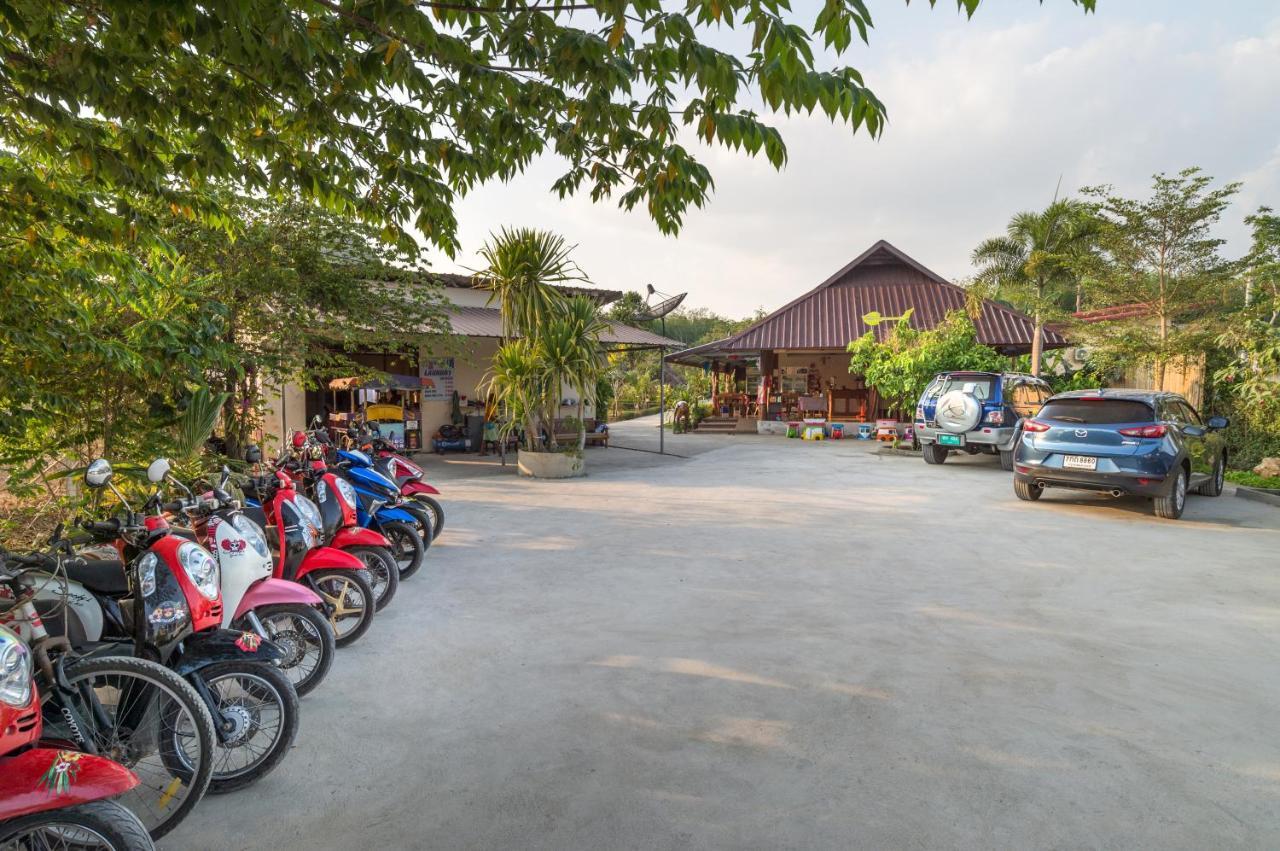 Pinthong Aonang * Ao Nang