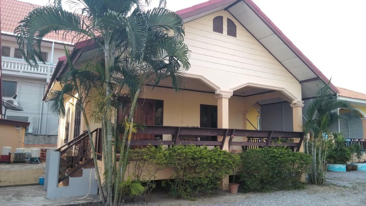 Holiday home บ้านพักน้องจ็อบ *