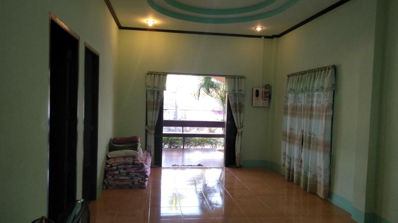 Holiday home บ้านพักน้องจ็อบ Baanphakrimlay