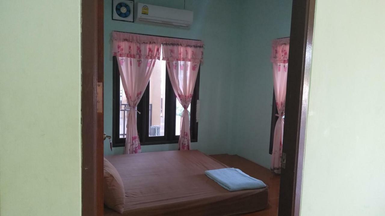 Holiday home บ้านพักน้องจ็อบ Baanphakrimlay