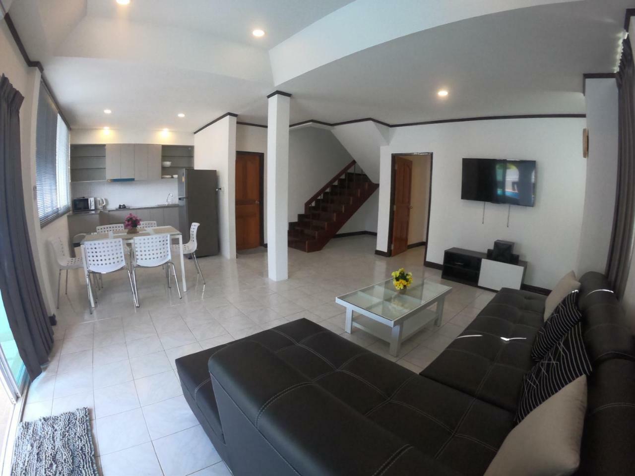 Party 4 Bedroom Villa