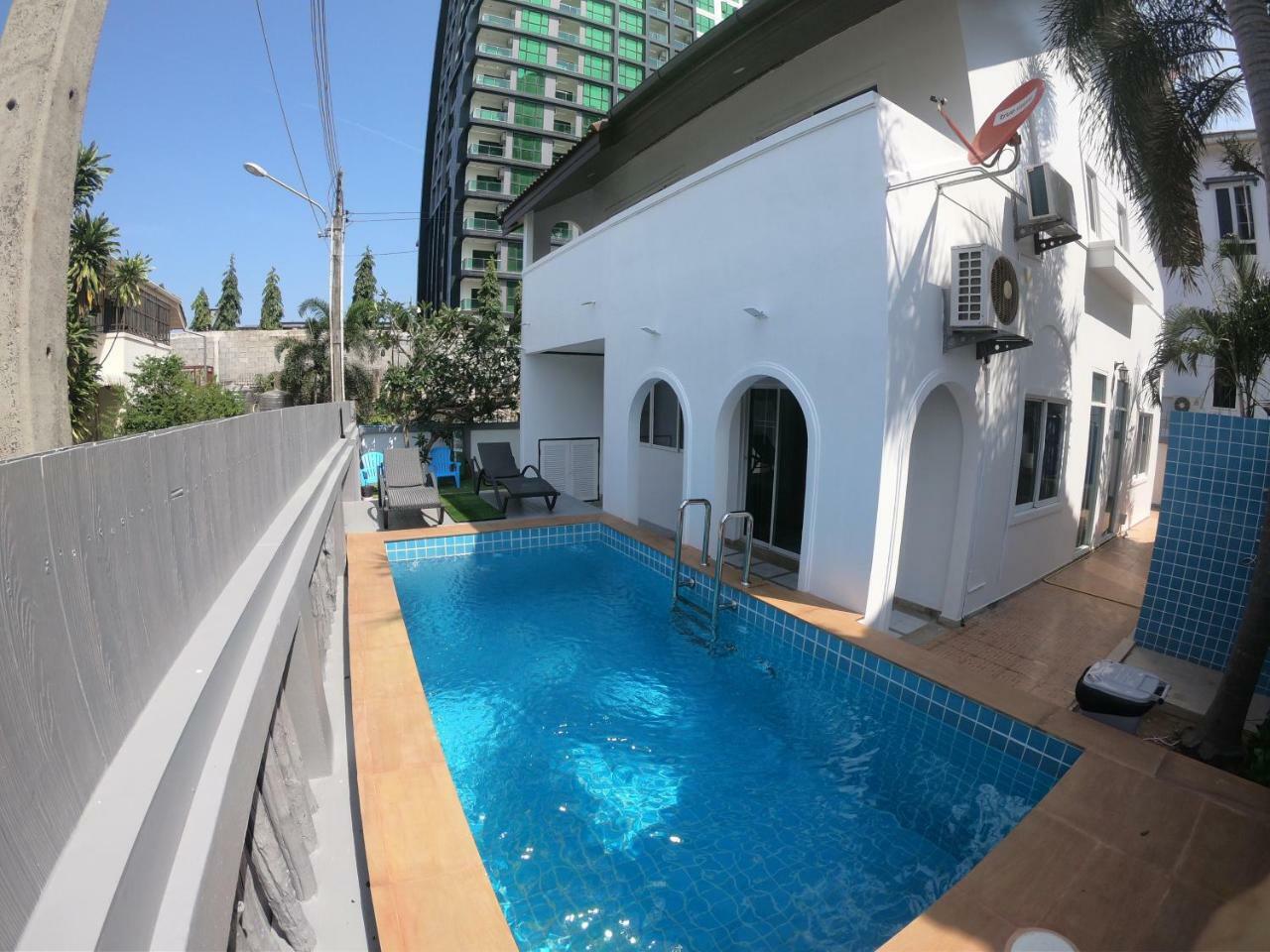 Party 4 Bedroom Jomtien Beach