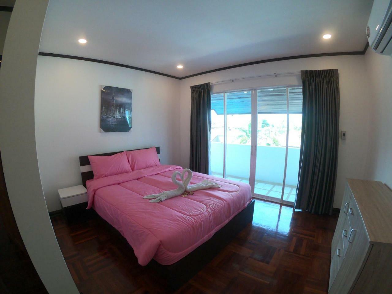 Party 4 Bedroom