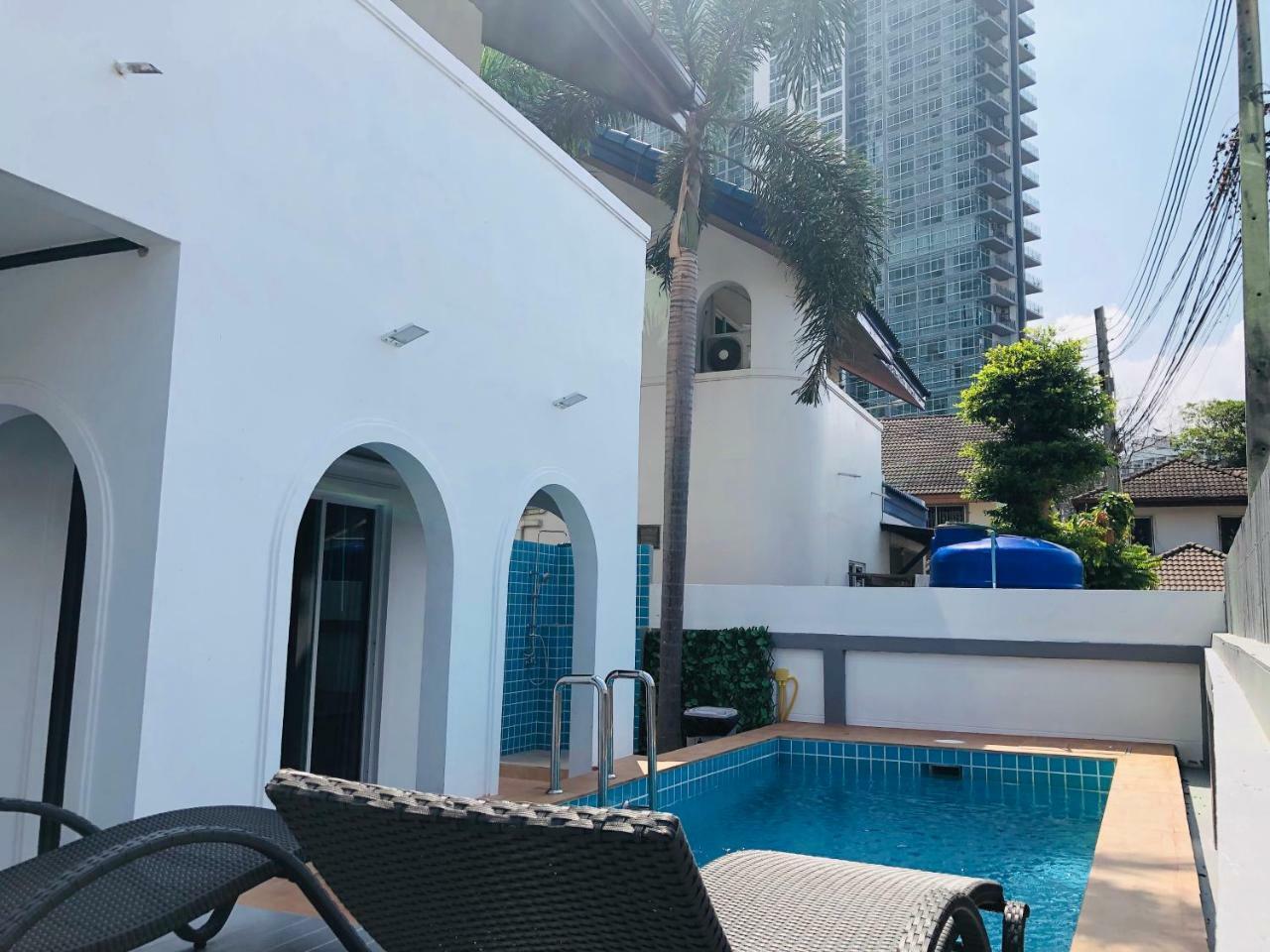 Party 4 Bedroom Villa