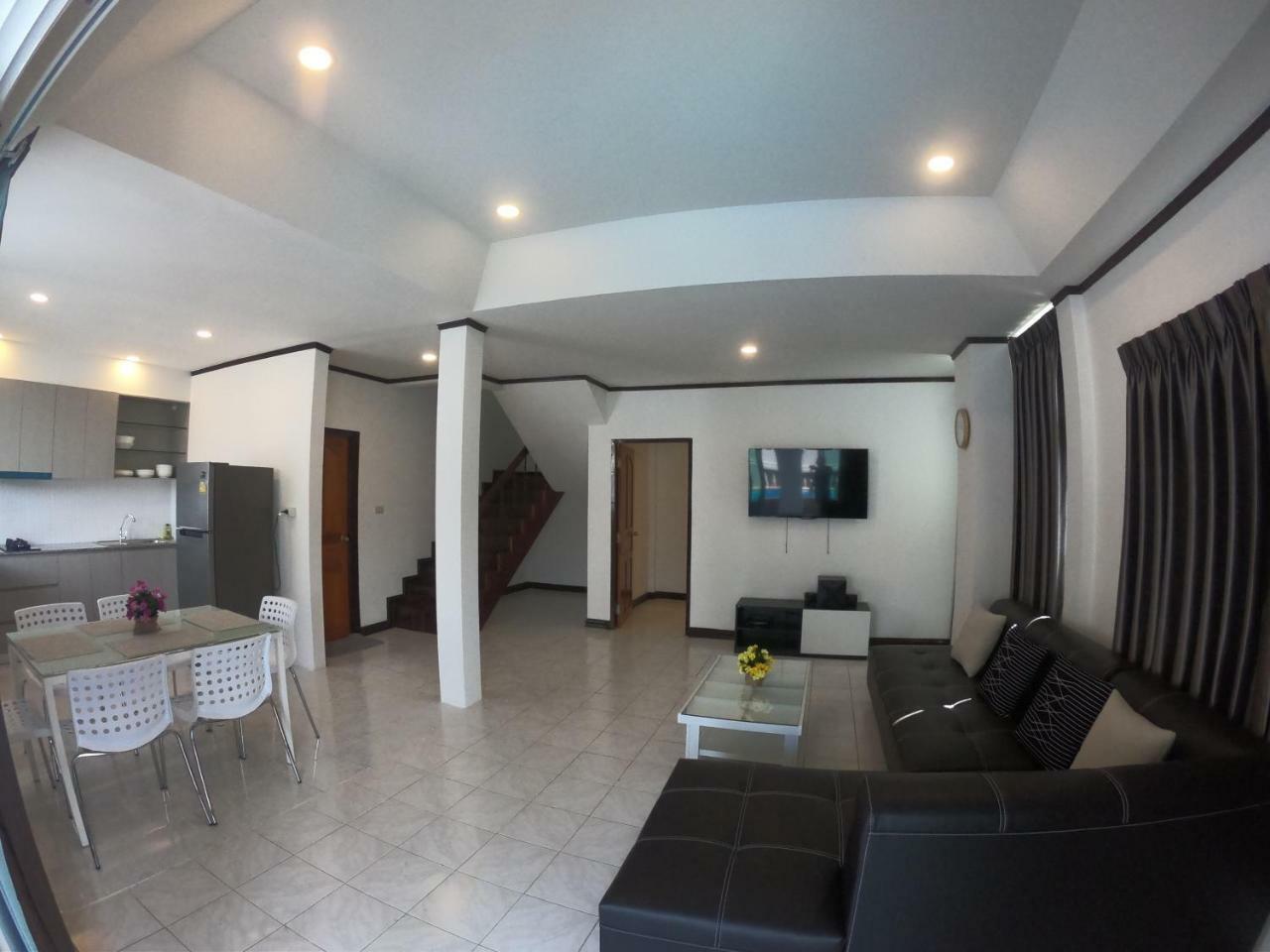 Party 4 Bedroom Villa