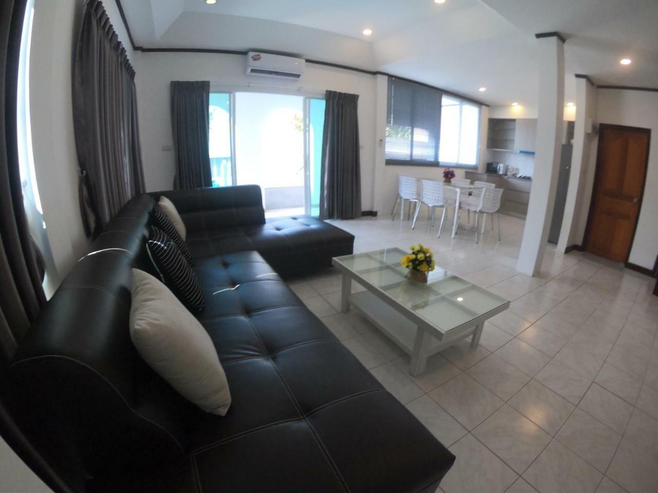 Party 4 Bedroom Villa *