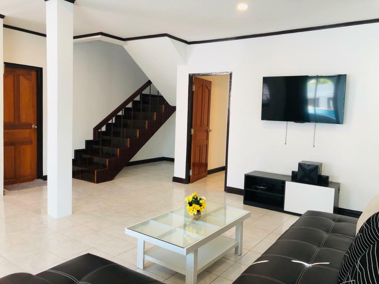 Party 4 Bedroom Villa *