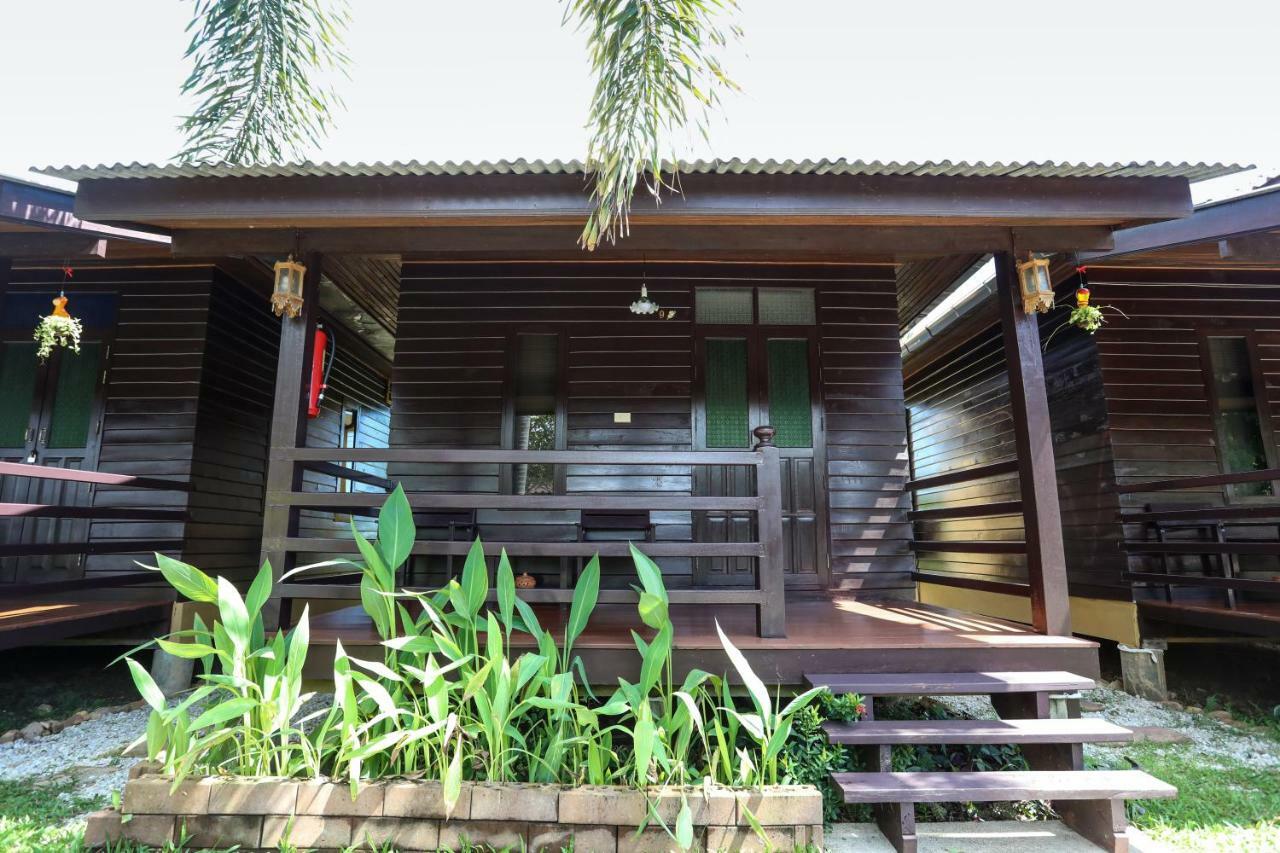 At Chan Resort Chao Lao Beach