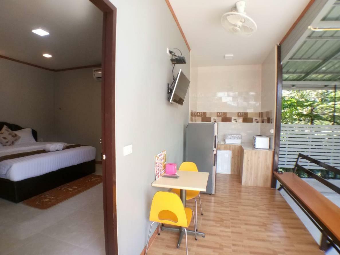 Guest house Hi Tech Kabin Buri