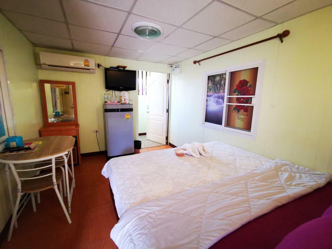 Guest house Hi Tech Kabin Buri