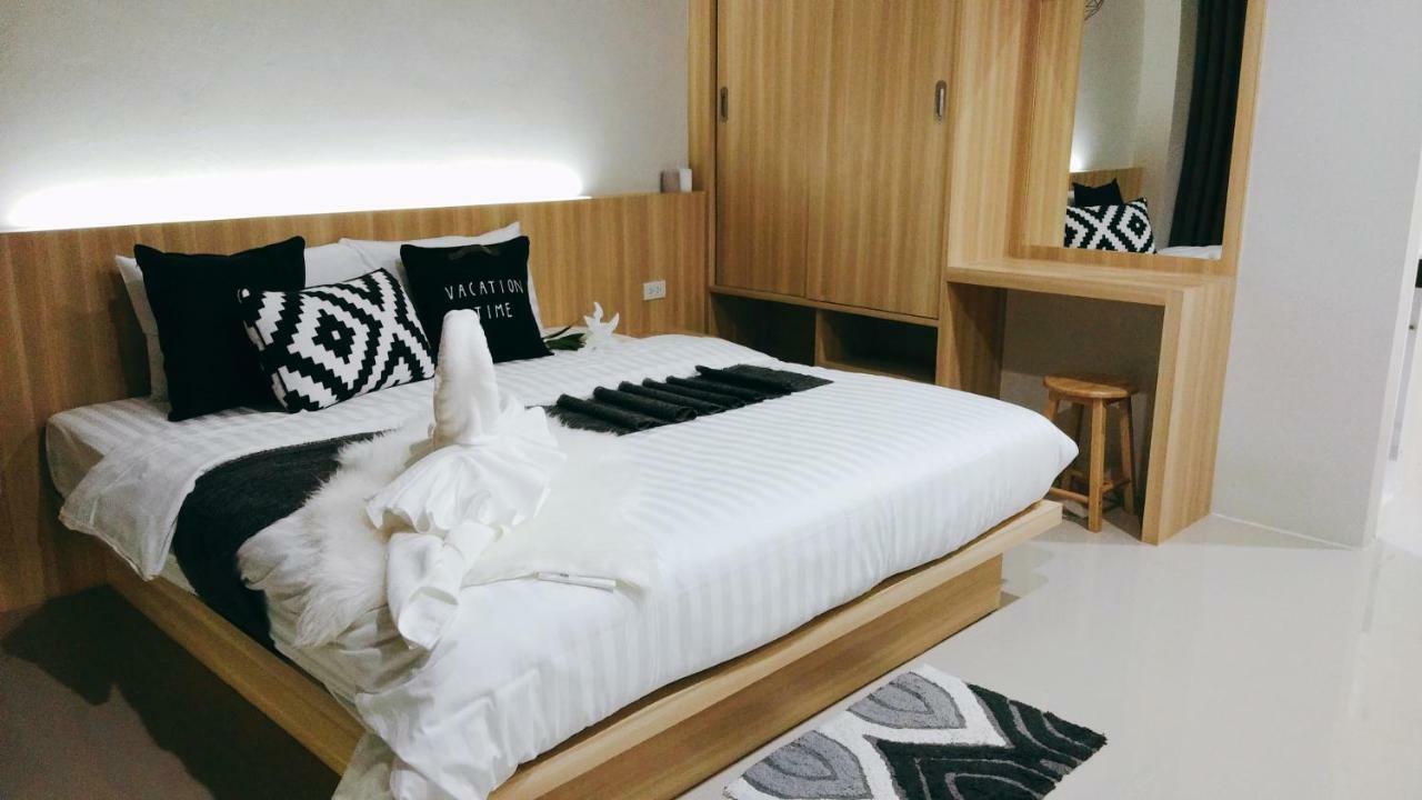 Hotel The At