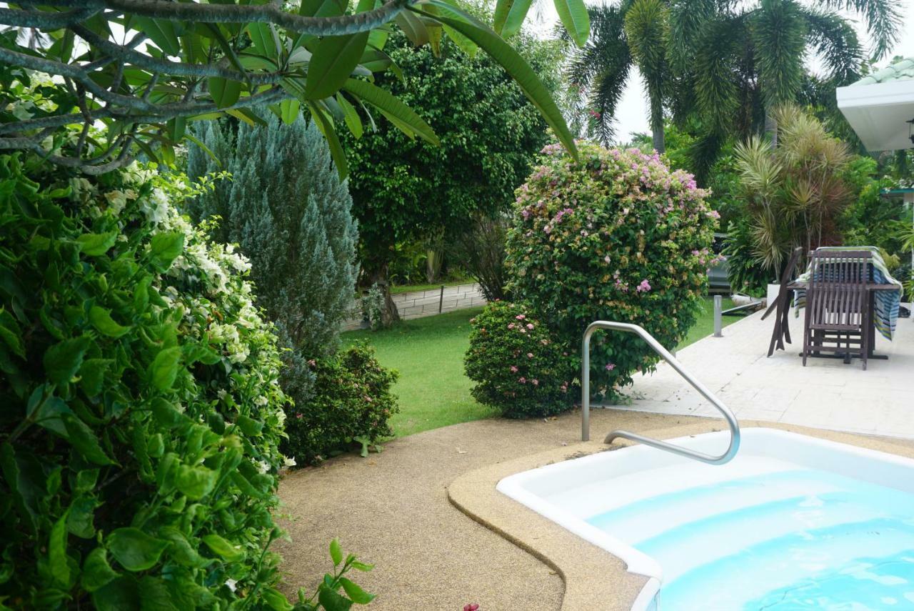 White House Near The Hua Thanon (Koh Samui)
