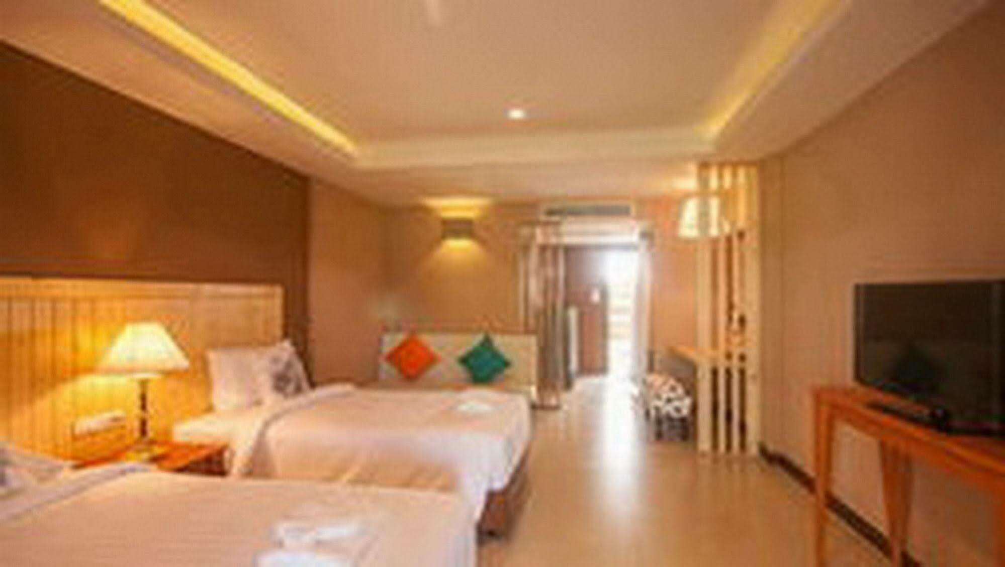 Cha-am Country Resort 3*