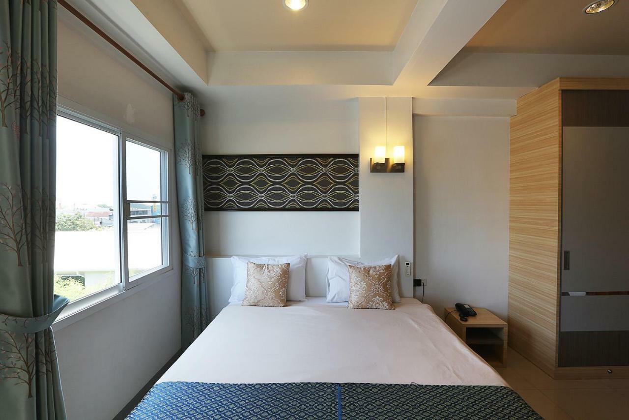 V Place Aparthotel