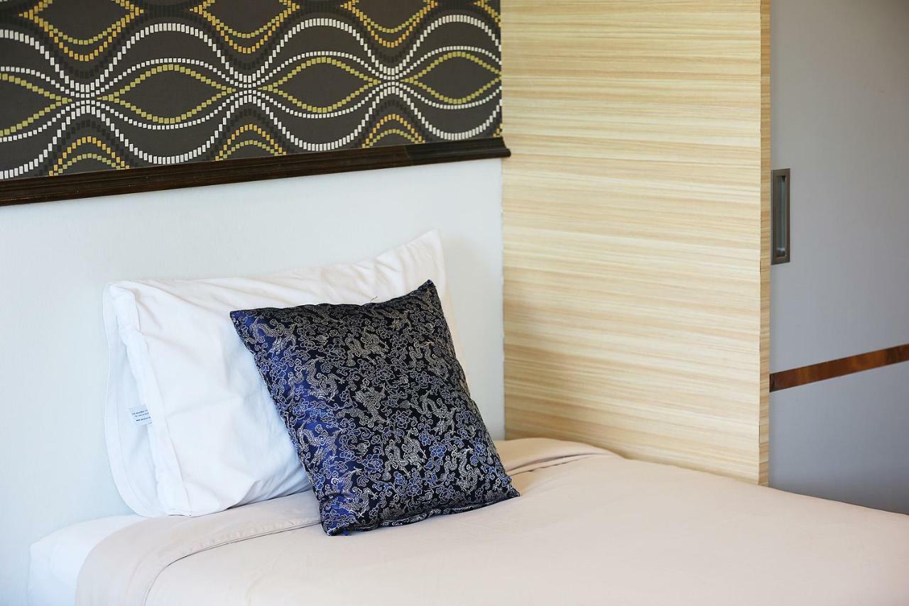 V Place Aparthotel