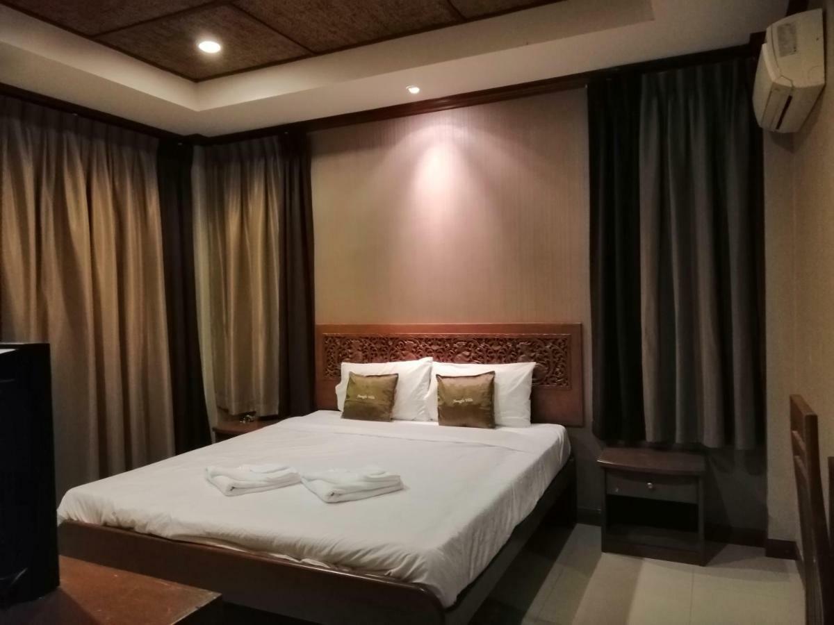 Villa Fueangfu Villa *
