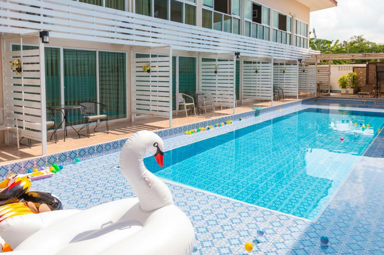Pool Lay Ban Nong Hin (Prachuap Khiri Khan)