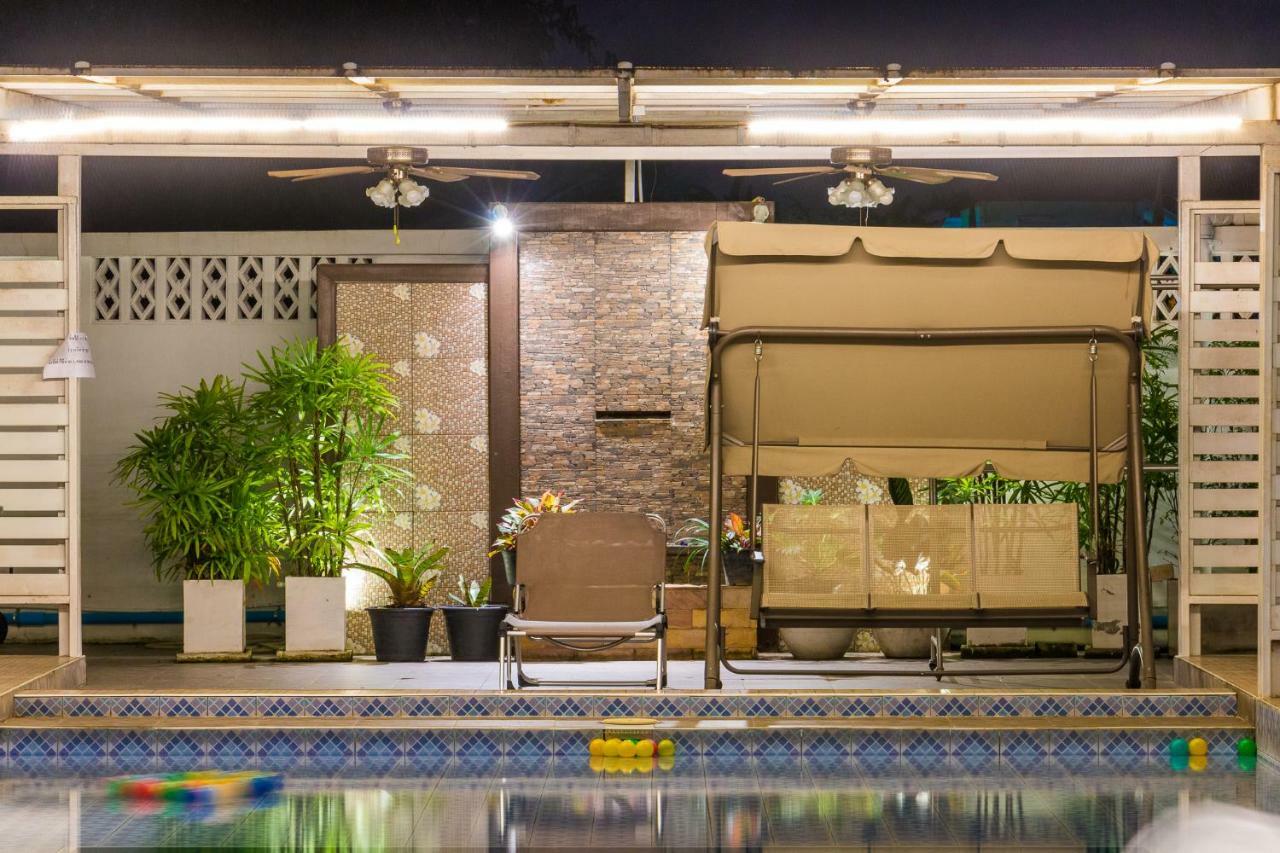 Pool Lay Hotel
