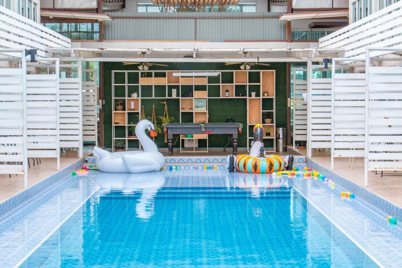 Pool Lay 3*
