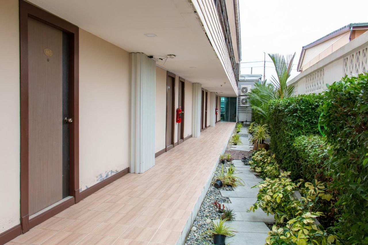 Pool Lay Hotel