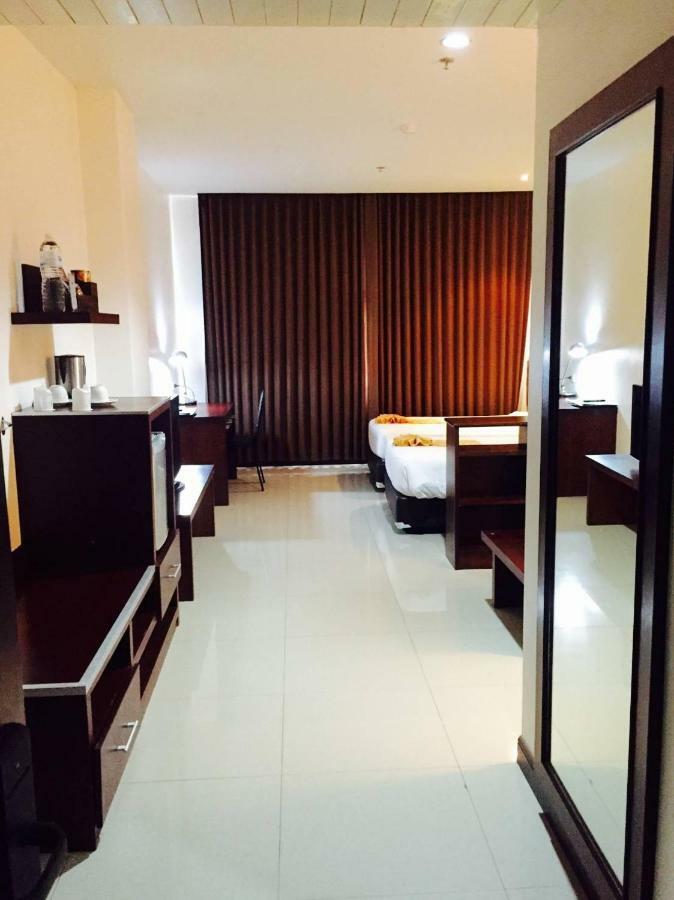 Hotel World Palace