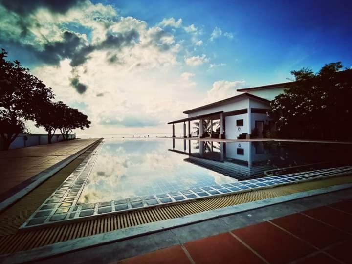 Khanom Beach Residence Apartment *